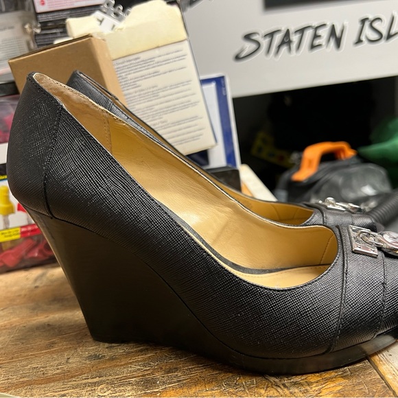 Michael kors black wedge with silver logo lock charm size 8 - Picture 4 of 4